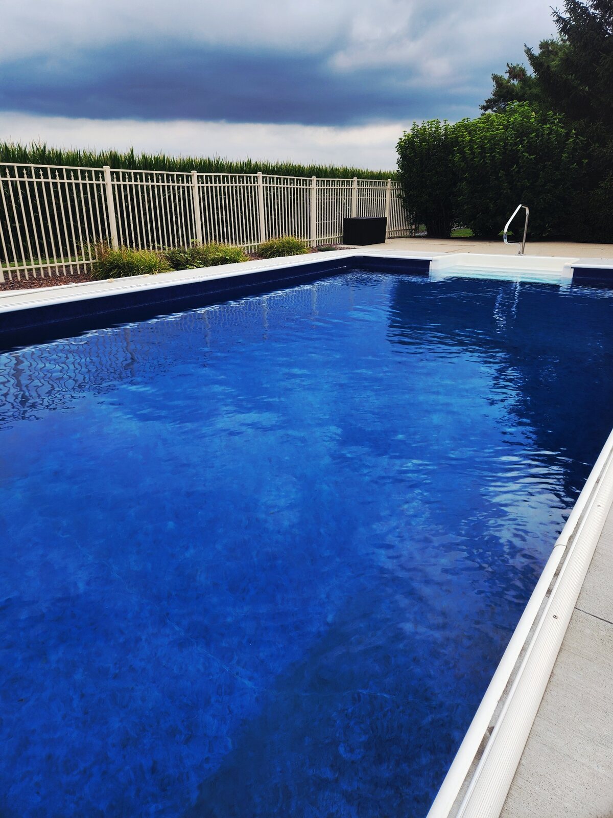 A Glacial Waters customer's clear blue pool ready to enjoy